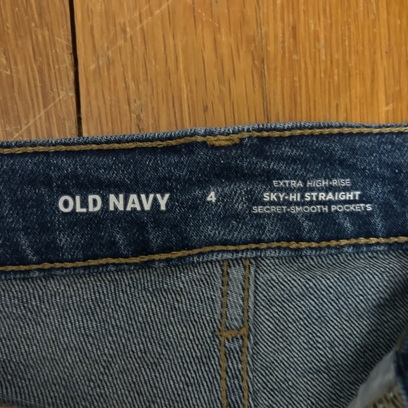 Old Navy Distressed Jeans - Picture 5 of 5